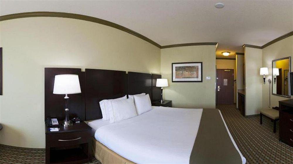 Holiday Inn Express & Suites Fort Worth - Fossil Creek By Ihg Exterior photo