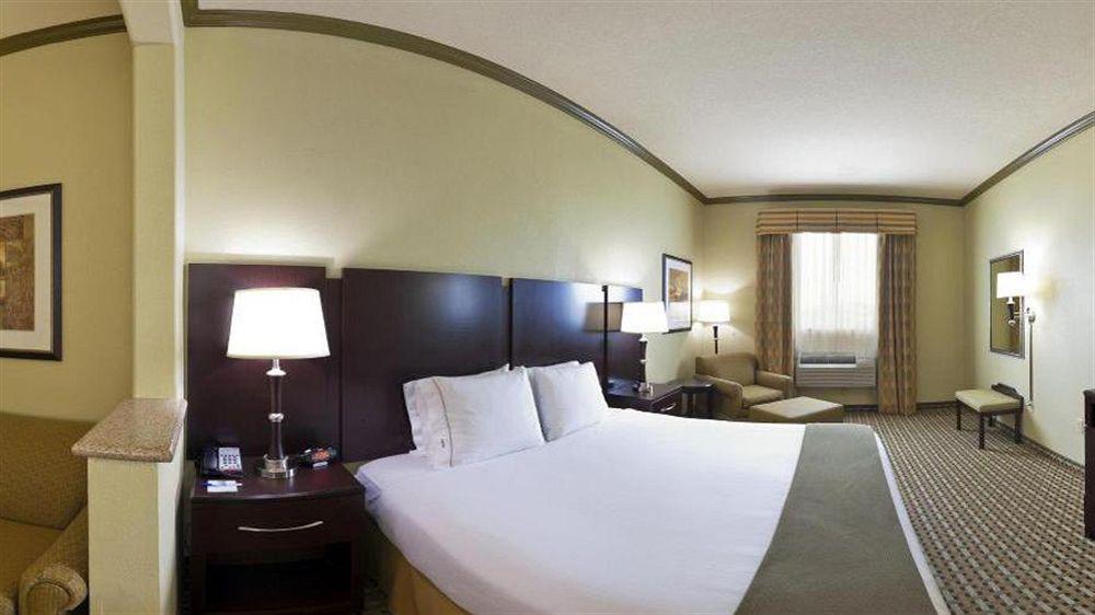 Holiday Inn Express & Suites Fort Worth - Fossil Creek By Ihg Exterior photo