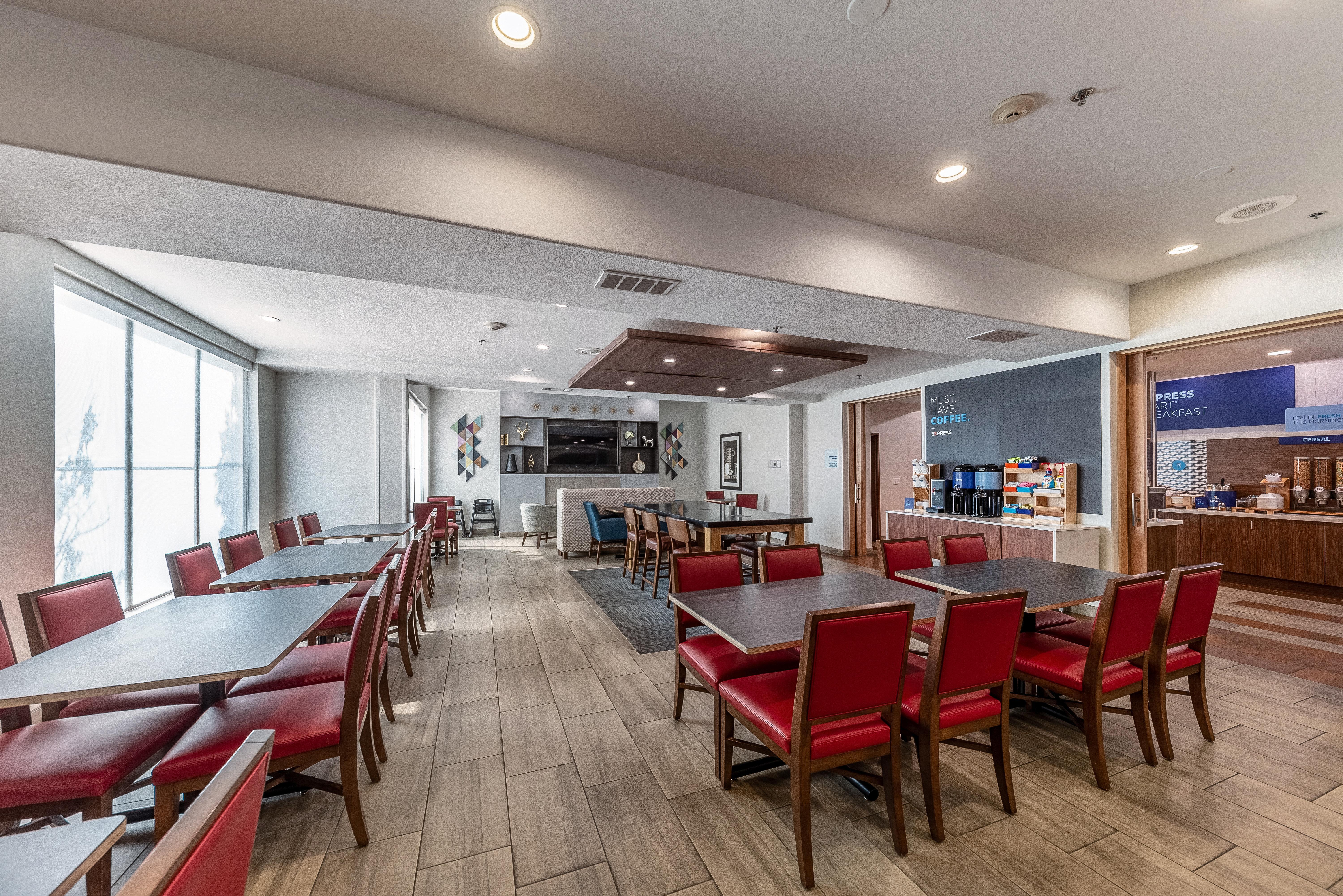 Holiday Inn Express & Suites Fort Worth - Fossil Creek By Ihg Exterior photo