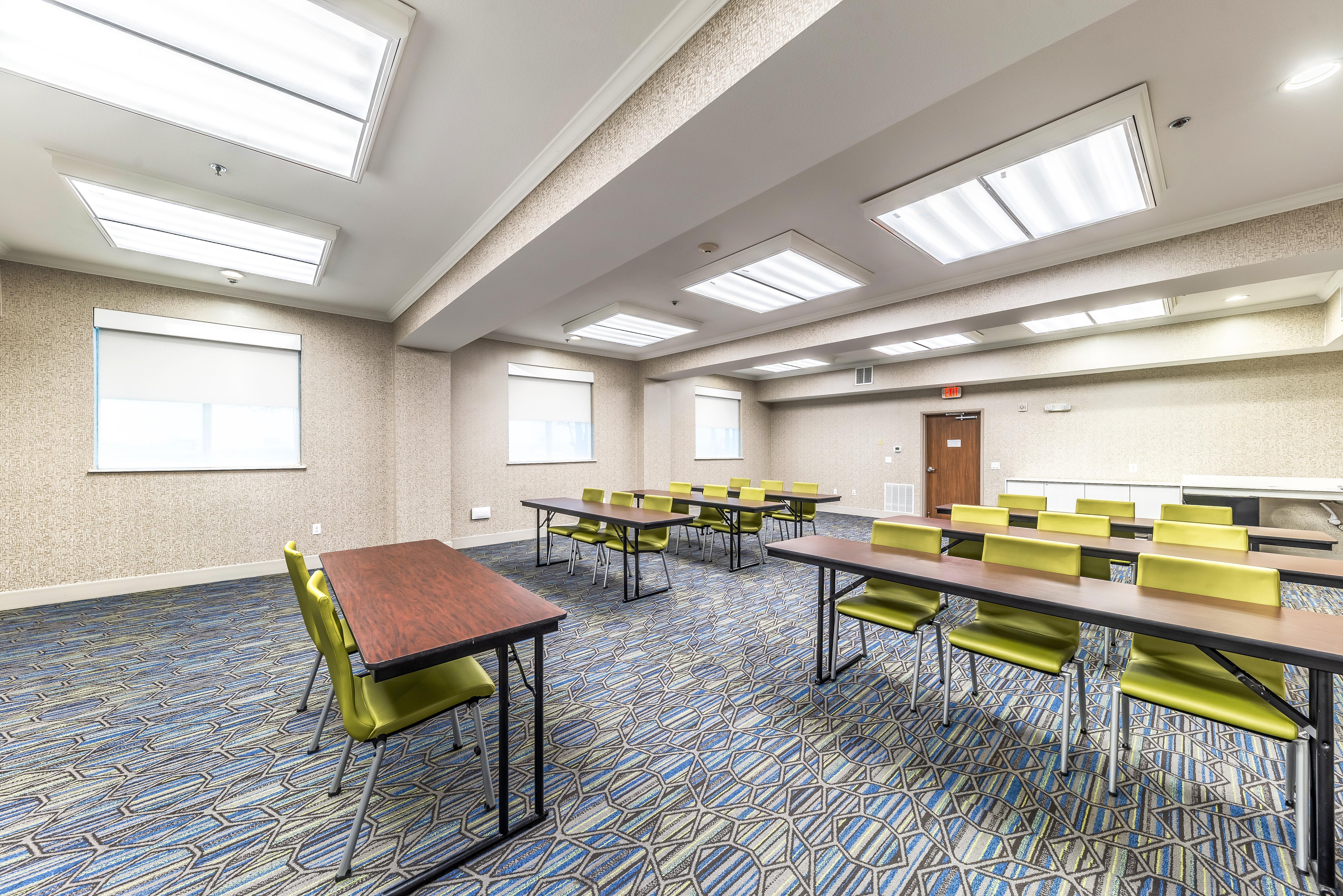Holiday Inn Express & Suites Fort Worth - Fossil Creek By Ihg Exterior photo
